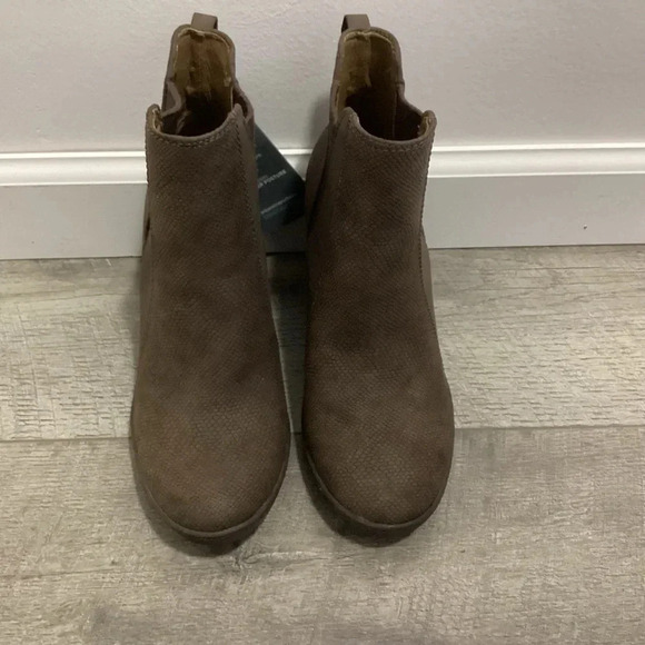 BareTraps Posture Plus Dasha Block Heel Booties Size 7M NWT - Picture 1 of 10